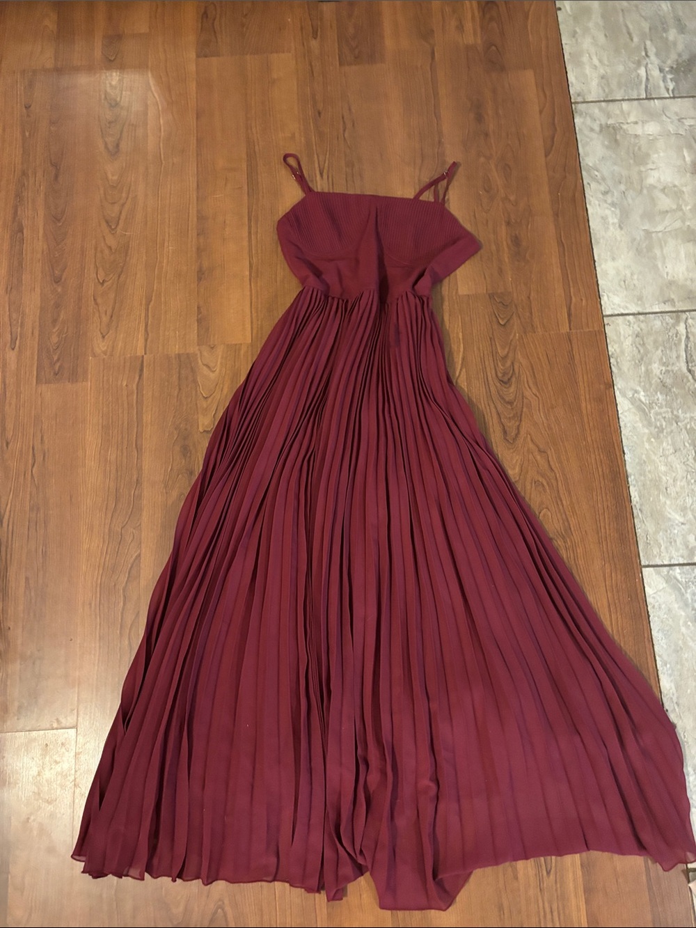 Women’s Burgundy Pleated Maxi Dress - Elegant Spaghetti Strap